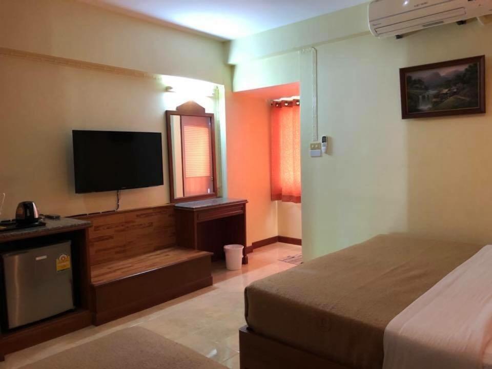 Lisa Chiang Mai Hotel ภายนอก รูปภาพ
