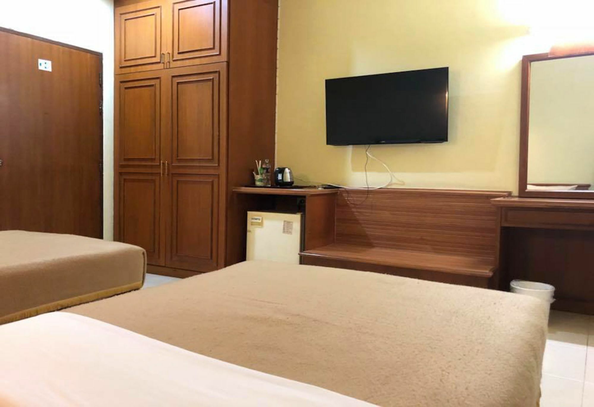 Lisa Chiang Mai Hotel ภายนอก รูปภาพ