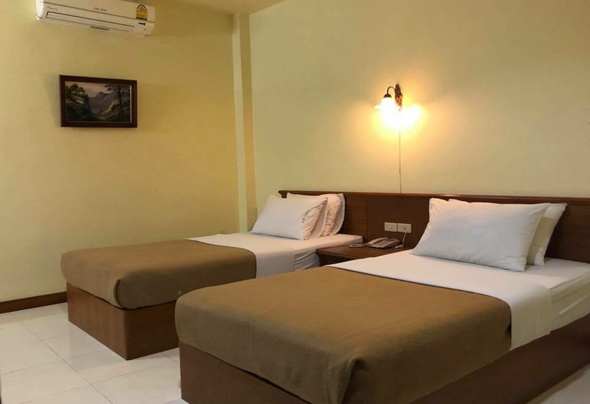 Lisa Chiang Mai Hotel ภายนอก รูปภาพ